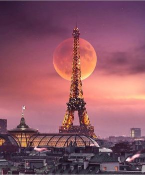 Super moon behind Eiffel Tower Torre Eiffel Paris, Eiffel Tower Photography, Paris Kitchen, Paris Dream, Paris Wallpaper, Paris Luxury, Beautiful Paris, Paris Images, Paris Pictures