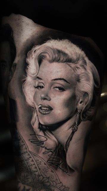 Daniel luzardo TATTOO ARTIST on Instagram: "Happy Monday fam, best vibes to achieve an amazing week. Recent Marilyn Monroe #photorealism for my bro @travip123 , can’t wait to finish this leg project. This month we will be going to @villainarts tattoo expo in #philadelphia next to our family @inked_nyc 💪🏼 see you there 🔥❤️ #tattooideas #marilynmonroe #daniluztattoo" 50s Tattoo Sleeve, Marilyn Monroe Portrait Tattoo, Marlyne Monro Tatoos Ideas, Marylin Monroe Tattoos, Marilyn Monroe Tattoo Sleeve, Celebrity Portrait Tattoo, Marylin Monroe Tattoo Ideas, Marilyn Monroe Tattoo Ideas, Photorealism Tattoo