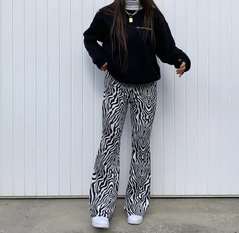 Print Flare Pants Outfits, Zebra Print Jeans Outfit, Zebra Flares Outfit, Zebra Jeans Outfit, Zebra Pants Outfit, Cold Weather Outfits Comfy, Zebra Print Pants, Flares Outfit, Zebra Pants