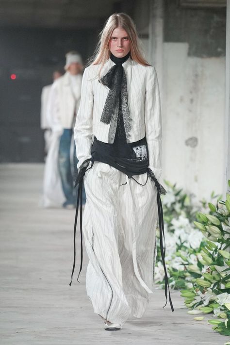 Black White Outfit, Spring 2025, Spring Outfits Women, Ann Demeulemeester, Summer Outfits Women, Wedding Guest Outfit, Fashion Details, Concert Outfit, Spring Outfit