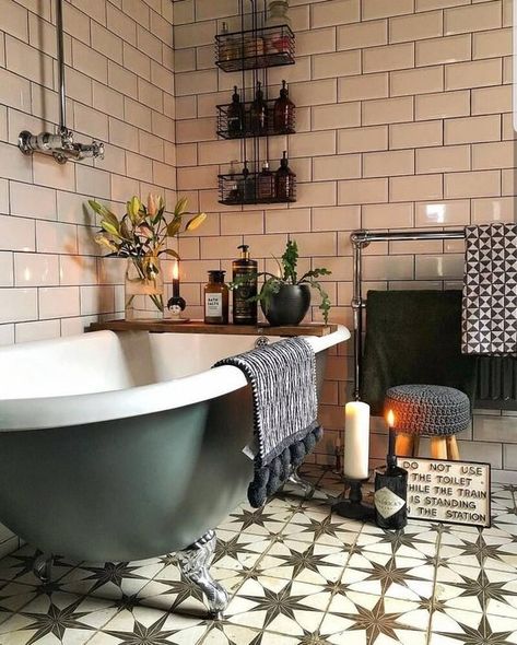 Bohemian Style Bathroom, Baie Vintage, Drømme Bad, Bohemian Bathroom, Bad Inspiration, Boho Bathroom, Style At Home, Bath Tub, House Bathroom