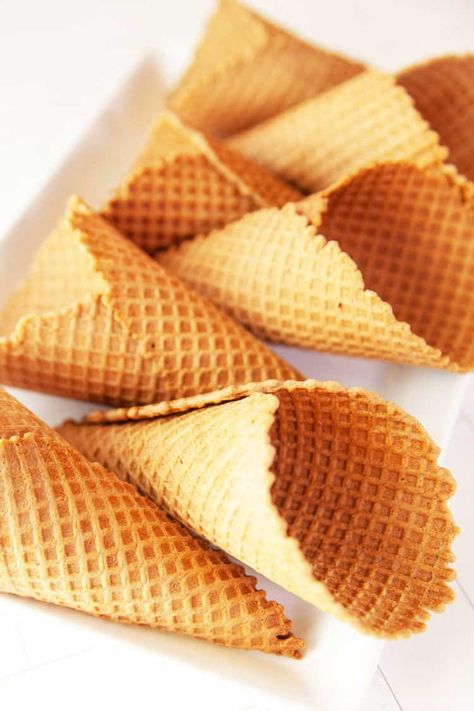 Homemade Waffle Cones, Dq Ice Cream Cake, Homemade Ice Cream Cone, Diy Waffles, Homemade Waffle, Waffle Cone Recipe, Waffle Cone Maker, Waffle Bowl, Easy Ice Cream Recipe