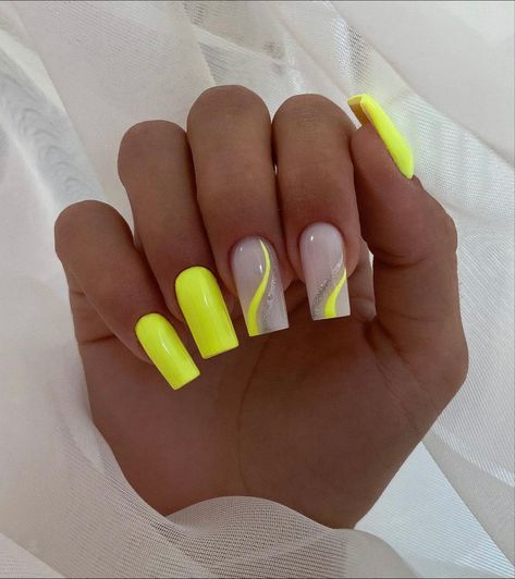 Summer Yellow Nails, Fluorescent Nails, Neon Yellow Nails, Neon Acrylic Nails, Neon Nail Designs, Unghie Sfumate, Yellow Nails Design, White Acrylic Nails, Vibrant Nails