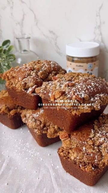 Kiley O'Donnell on Instagram: "MINI MAPLE GINGERBREAD COFFEE CAKES Mini maple gingerbread coffee cakes with extra crumb on top aka the perfect chilly afternoon snack cake 🥹 They’re soft and moist, have the warming spices of gingerbread that we all love, and a buttery crumb top with a hint of coffee 🤤 They can be made mini or in a full cake form to make for the perfect holiday breakfast 🤍 #Recipe Details: Ingredients: - 1 ¾ cups all-purpose flour - 1 tsp baking soda - 1 tsp cinnamon - 1 ½ tsp Mini Gingerbread Loaves, Mini Christmas Loaf Cakes, Christmas Mini Loaf Cakes, Gingerbread Loaves, Gingerbread Loaf Recipe, Gingerbread Coffee, Mini Loaf Cakes, Cake Form, Biscuit Bread