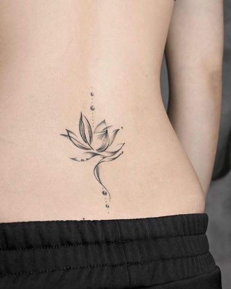 Lotus Shoulder Tattoo, Lotus Tattoo Ideas For Women, Lotus Tattoo Shoulder, Tatoo Dog, Small Lotus Tattoo, Lotus Tattoos, Small Back Tattoos, Feminine Skull Tattoos, Tiny Tattoos For Women