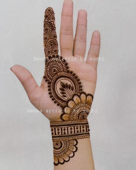 Mehendi Bel Design Easy, Mehandi Design For Hands Simple, Tikki Mehndi Design Front Hand Palm, Front Side Mehandi Designs, Palm Mehendi Ideas Easy, Simple One Side Mehendi Designs, Mehendi Designs For Front Hands Easy, One Side Mehandi Designs, Step By Step Mehandi Designs