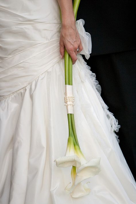 Presentation style bouquet Calla Lily Bridal Bouquet Simple, Arm Bouquet, Green Anthurium, Calla Lily Bridesmaid Bouquet, Satin And Pearls, Calla Lillies Bouquet, Calla Lily Bridal Bouquet, Simple Bouquet, Calla Lily Bouquet Wedding