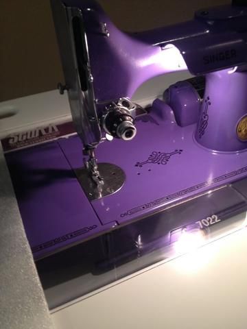 Violet machine Purple Lifestyle, Sewing Aesthetic, Purple Things, Cottage In The Woods, Vintage Sewing Machines, Purple Home, Purple Reign, Purple Love, All Things Purple