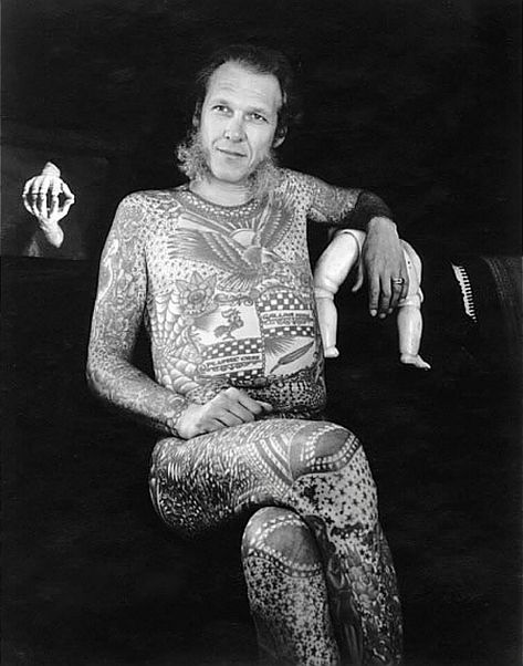 San Francisco tattoo artist Lyle Tuttle - the man who did Janis Joplin's tattoos. Photo by Imogene Cunningham (1976). Lyle Tuttle, San Francisco Tattoo, Tattoo Museum, Vintage Tattoos, Imogen Cunningham, Simple Subject, City Tattoo, Ap Studio Art, R Tattoo