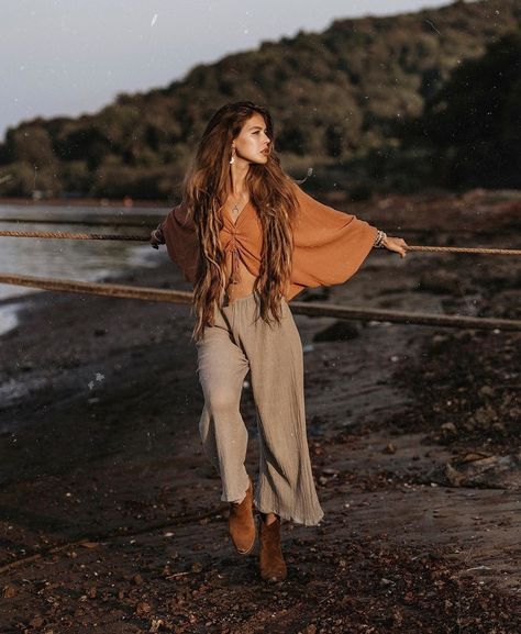 Sezane Lookbook, Looks Hippie, Spiritual Fashion, Look Boho Chic, Estilo Hippy, Mode Hippie, Earthy Outfits, Estilo Hippie, Mode Boho