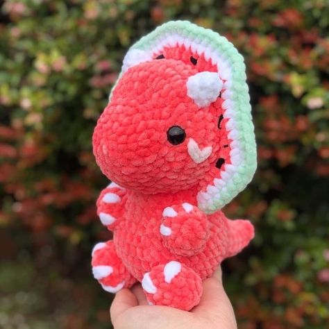 Disney Crochet Plushies, Crochet Animal Plushies, Crochet Fruit Animals, Crochet Animals Easy, Toys Quotes, Crochet Plushies, Easy Crochet Animals, Crochet Plushie, Crochet Dinosaur