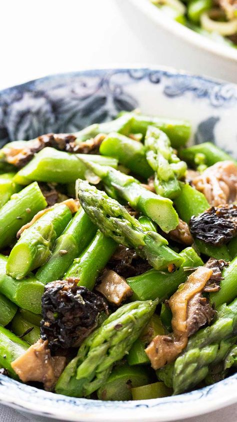 Morel Recipes, Morel Mushroom Recipes, Sautéed Asparagus, Sauteed Asparagus, Asparagus Recipes Oven, Saute Asparagus, Best Asparagus Recipe, Asparagus Recipes Baked, Morel Mushrooms