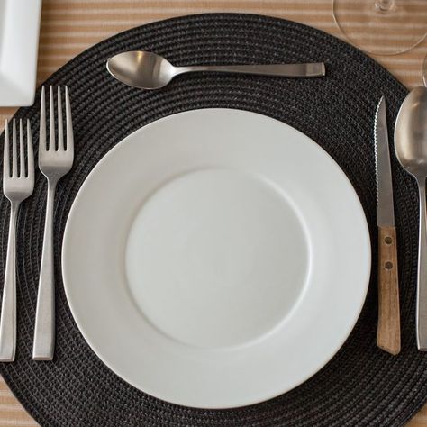 How to Set a Table With Steak Knives Steak Table Setting, Steak Dinner Table Setting, Knife And Fork Table Setting, Fork Knife Spoon Table Setting, Table Setting Etiquette With Steal Knife, Steak Sauces, Table Setting Etiquette, Food Set Up, Set A Table