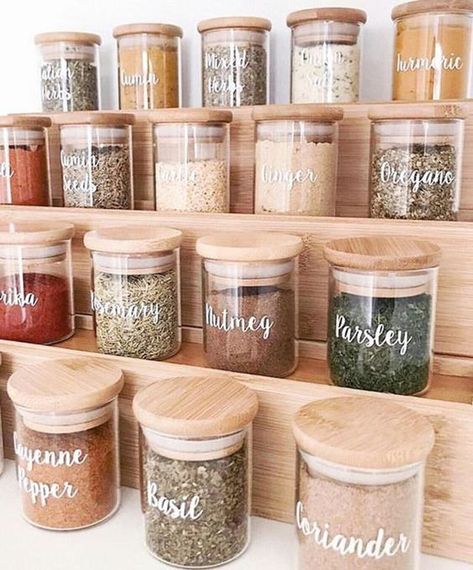 Eco-Friendly Airbnb Welcome Baskets and Pantry Staples - Mamma Mode Desain Pantry Dapur, Diy Spice Rack, Ikea Desk Hack, Organization Pantry, Pantry Organisation, Diy Organizer, Desain Pantry, Diy Spices, Pantry Makeover