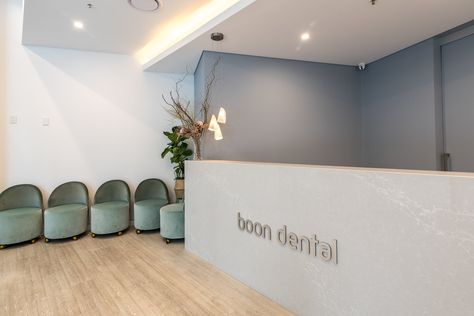 Dental Reception, Dental Design Interior, Doctor Office Design, Dr Fernando, Studio Medico, Dental Cabinet, Dental Office Decor, Office Entry, Dental Design