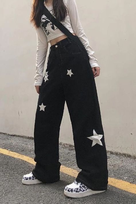 Black Star Outfit, Icy Outfits, Jeans Repair, Big Jeans, Armor Dress, Simple Style Outfits, Everyday Fashion Outfits, Cute Selfies Poses, Closet Fashion