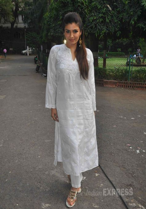 Raveena Tandon was lovely in a white chicken churridar suit at a press meet in… Chikenkari Dress Ideas, Chicken Kurta, Raveena Tandon, Anupam Kher, Salwar Pattern, Karisma Kapoor, Kurta Style, Salwar Kamiz, Clothing Wholesale