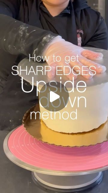 ALISHA NUTTALL on Instagram: "🗣️COMMENT “LINK” for cake tools used!  💥KEY NOTES:  ➡️ I use American Buttercream  ➡️Use HOT water for your cake scrapers! It will help smooth out the frosting.   ➡️Make sure your cake is completely set up before taking the frosting sheets off. If the frosting sticks…most likely your frosting is not cold enough.   ➡️Whip cream will ❌NOT❌ work with this method." Sharp Edges On Buttercream, Sharp Edges On Cake, Smooth Cake Frosting, Edible Glitter Recipe, Cake Frosting Techniques, American Buttercream, Frosting Techniques, Icing Techniques, Cake Hacks