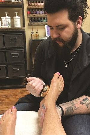 Nellie Neal uses a Kansa Wand during his 20+-minute foot massage.                                                                                                                                                                                 More Pedicure Colors 2022, Pedicure Spa Ideas, Pedi Station, Pedicure Station Ideas, Pedicure Soak, Kansa Wand, Beauty Salon Ideas, Manicure Station, Pedicure Bowls