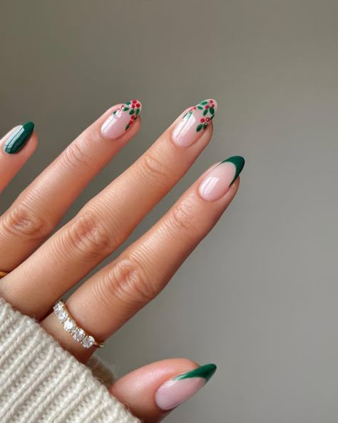 Alison • nailsbyalsn on Instagram: "holly tips 🎄💚❄️ inspired by the tutorial i saw from @basecoatstories last yr 🤭 Using @gelcare.official Rose Bb Creme Velveteen Morello Countdown *use code NAILSBYALSN to save (aff) Rings @treasurebox.jewelry *code NAILSBYALSN to save (aff) —————— #greennails #christmasnails #holidaynails #minimalnails #festive #christmas #gelnails #cutenails #nailinspo #aesthetic #green" Nail Art Noel, Red Christmas Nails, Tree Nails, Plaid Nails, Cute Christmas Nails, Christmas Nails Easy, Christmas Gel Nails, Festival Nails, Xmas Nails