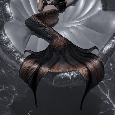 Mermaid Tail Aesthetic, Black Mermaid Tail, Dark Mermaid Aesthetic, Mermaid Tail Art, Siren Tail, Siren Design, Black Siren, Dark Mermaid, Siren Mermaid