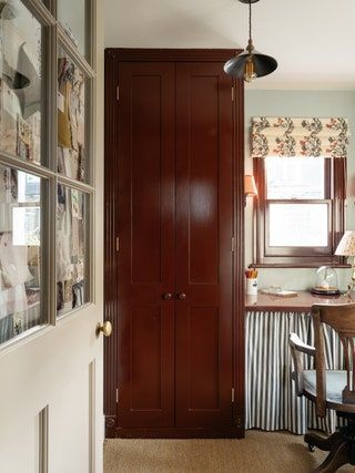 Country House Office, Dark Victorian Kitchen, Terrace House Interior, English Door, Maximalist House, Utility Ideas, Breakfast Room Green, Terrace Interior, Cotswold House