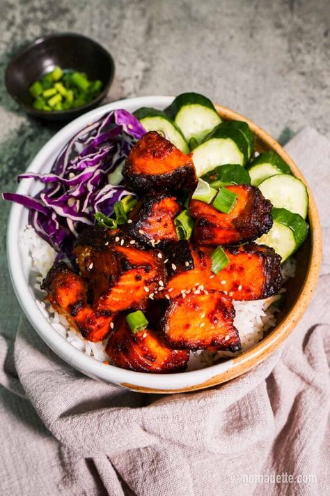 Gochujang Salmon Rice Bowl (air fryer recipe!) - Nomadette Gochujang Salmon, Salmon Meatballs, Holistic Nutrition Recipes, Bibimbap Recipe, Vinegar Chicken, Meatballs And Rice, Salmon Rice Bowl, Salmon Rice, Marinated Salmon