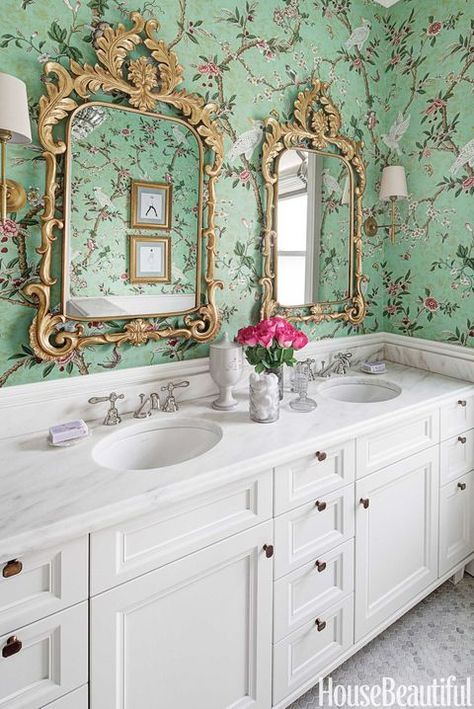 image Colorful Bathrooms, Minimalist Bathroom Design, Wallpaper Bathroom, Victorian Bathroom, Bad Inspiration, Bathroom Paint Colors, Chinoiserie Wallpaper, Chinoiserie Chic, Girls Bathroom