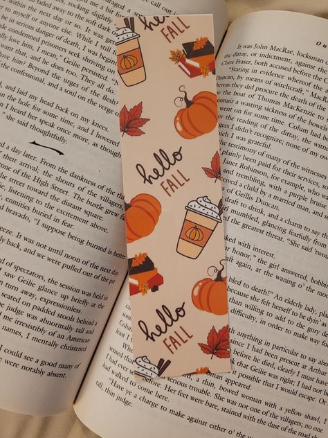 Hello Fall Bookmark. Comes laminated! Will have more designs like this one in the future. Fall Bookmarks Aesthetic, Diy Fall Bookmarks, Fall Bookmark Ideas, Arts And Crafts Fall, Cute Fall Aesthetic, Fall Bookmarks, Preppy Halloween, Creative Bookmarks, Fun Fall Activities