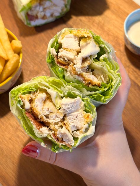 Easy Chicken Caesar Salad Lettuce Wraps in Rice Paper Chicken Tender Lettuce Wraps, Cesar Lettuce Wraps, Rice Paper Wraps Chicken, Chicken And Lettuce Salad, Chicken Caesar Lettuce Wrap, Caesar Lettuce Wraps, Lettuce Wrap Chicken, Lunch For School Ideas, Lettuce Chicken Wraps