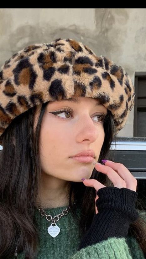 Leopard Bucket Hat Outfit, Fur Bucket Hat Outfit, Beret Hat Outfit, Hat Outfit Winter, Leopard Bucket Hat, Bucket Hat Outfit, Rock Star Outfit, Fur Bucket Hat, Fur Hats