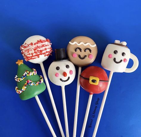 Christmas Cake Pops Recipe, Glitter Cake Pops, Cake Pop Recipe Easy, Christmas Strawberry, Mini Christmas Cakes, Cake Pop Designs, Xmas Desserts, Cake Pop Decorating, Christmas Cake Pops