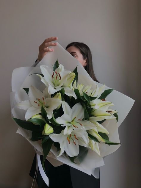 White Lily Bouquet, Luxury Flower Bouquets, Lily Bouquet, Boquette Flowers, Flower Gift Ideas, Flowers Bouquet Gift, Nothing But Flowers, Fresh Flowers Arrangements, Flower Therapy