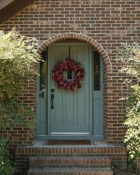 Fall looks good on the Tudor 🍂 It feels surreal to say this, but our Tudor is finally ready for us to move in! We’ll be moving things in over the next few days and I am just beyond excited to call this place home 🥹🤎 Thank you for being here and following along with us on this journey! I cannot wait to share more with you all soon 🥳 . . . #stayhomestyle #mcgeeandco #smmakelifebeautiful #tudor #tudorhouse #tudorfrontdoor #fallfrontdoor Front Door Ideas Red Brick House, Front Door Colors With Red Brick, Mc Gee And Co, Tudor House Exterior, Tudor Home, Tudor Cottage, Door Colors, Fall Front Door, House Front Door