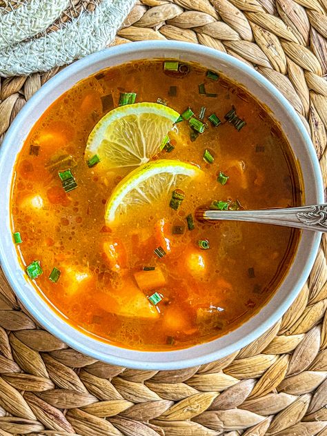 Delicious Norwegian fish soup (fiskesuppe med torsk) with white cod fish, vegetables and all the right spices. Comforting, soothing and perfect on a rainy day. Today we are making a delicious cod fish soup recipe with a handful of veggies and no milk. Not… Scandinavian Fish Recipes, White Fish Soup, Cod Soup Recipes, Cod Fish Soup, Cod Soup, Fish Soups, Fish Soup Recipe, Haddock Recipes, Seafood Soup Recipes