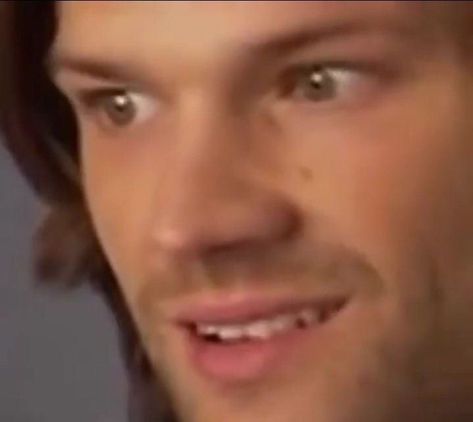 Beautiful Liar, Spn Memes, Supernatural Wallpaper, Supernatural Pictures, Winchester Supernatural, Supernatural Sam, Tv Supernatural, Jared And Jensen, Supernatural Memes