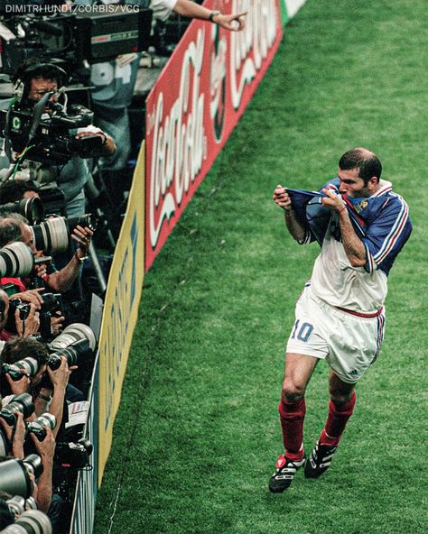 Cold Pictures, Soccer Backgrounds, 1998 World Cup, Messi Vs Ronaldo, Soccer Photography, Messi Vs, Soccer Event, Football History, Association Football