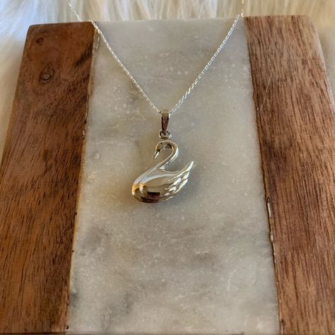 Solid Sterling Silver Italian Necklace Chain with Swan Pendant, 925 Swan Necklace Aesthetic, Italian Necklace, Swan Necklace, White Goth, Gold Chain Design, Lovely Jewellery, Jewelry Inspo, Dream Jewelry, Pretty Jewellery