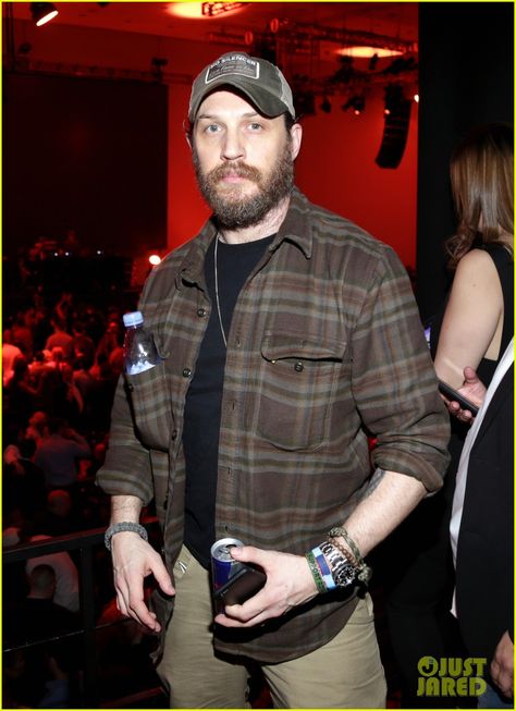 Tom Hardy Actor, Logan Marshall Green, Tom Hardy Photos, Lumberjack Style, Edward Thomas Hardy, Action Hero, Thomas Hardy, Street Style Outfits Men, Tom Hardy