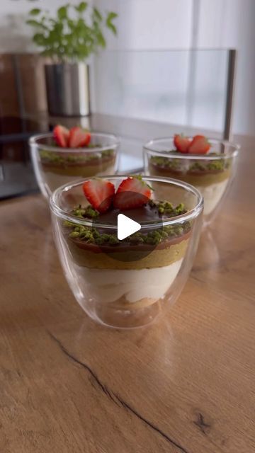 Dubai Dessert, Dessert Cups, Dubai, Dessert Recipes, Pasta, Dessert, Desert Recipes, Tiramisu