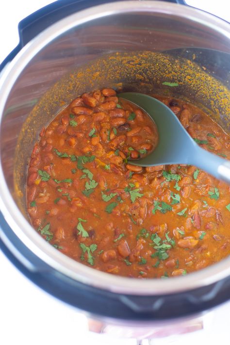 Instant Pot Rajma Masala with pot-in-pot Brown Rice. Rajma Chawal which translates to 'Indian Red Kidney Beans Curry with Rice' is the best comfort food in many parts of the world | pipingpotcurry.com Rajma Rice, Punjabi Dishes, Rajma Masala Recipe, Food Moodboard, Kidney Bean Curry, Rajma Chawal, Rajma Masala, Rajma Recipe, Indian Fast Food