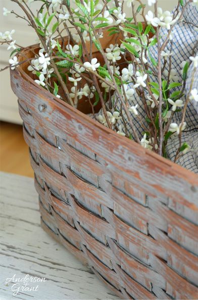 repurposing a broken picnic basket, Picnic Basket Decor, Uses For Baskets, Painting Baskets, Decorate With Baskets, Basket Decor Ideas, Make Chalk Paint, Basket Makeover, Chalk Paint Recipe, Vintage Picnic Basket