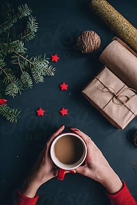 Christmas Gift Photography, Christmas Food Photography, Holding A Cup Of Coffee, Christmas Stock Photos, Coffee Shop Photography, Happy Birthday Cake Images, Gifts Photography, Wine Photography, Christmas Shoot