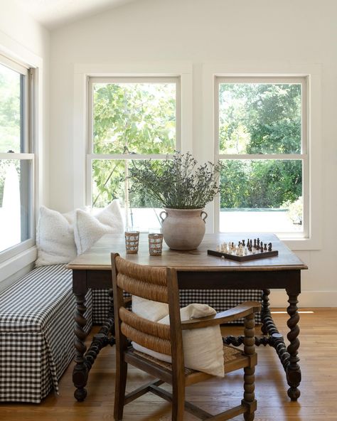 Serena & Lily | Make your dining space as comfortable as it is stylish. Design: @emilyzieschanginteriors, 📷 @philipwinhamphoto #serenaandlily | Instagram One Room Living Room And Dining Room, Tiny Living Dining Room, Tiny Living Dining Room Combo, Rooftop Sunroom, Desk In Dining Room Ideas, Desk In Dining Room, Living Dining Room Combo, Kitchen Dining Room Combo, Cottage Core Home