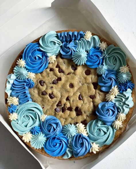 Cookie Cakes Birthday, Mini Cookie Cake Designs, Small Cookie Cake, Cookie Cake Icing Design, Mens Cookie Cake, Frozen Cookie Cake, Cookie Cake Packaging, Birthday Cookie Cake Ideas, 21st Cookie Cake