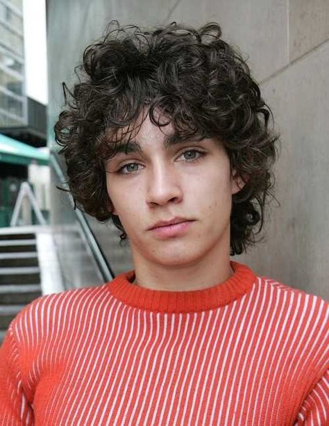 Robert Sheehan, Corte De Cabelo Masculino, Gorgeous Eyes, Curly Hair Men, Grunge Hair, Perm, Haircuts For Men, Hair Inspo, Brown Hair