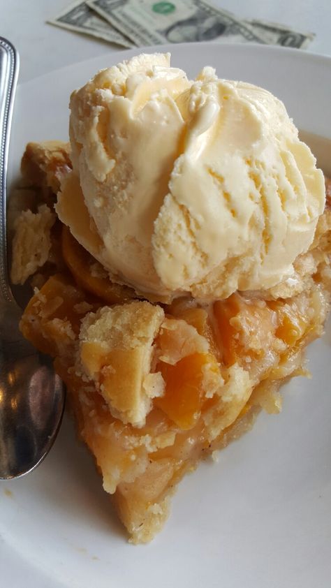 Peach pie with vanilla ice cream Apple Pie And Ice Cream Aesthetic, Peach Pie Aesthetic, Pie Aesthetic, Apple Pie Ice Cream, Play Computer, Peach Pie, Picnic Food, Food Drinks Dessert, Vanilla Ice