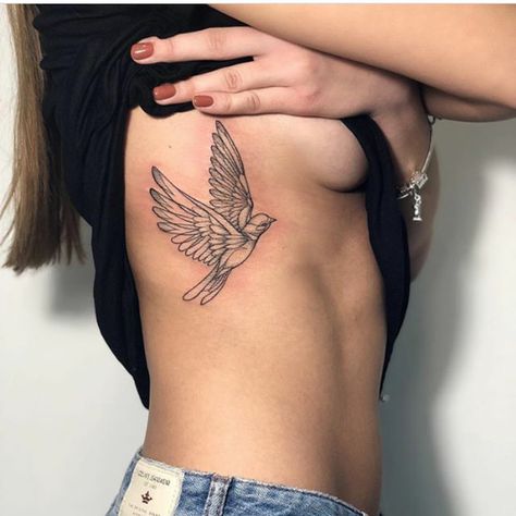 Bird Tattoo Ribs, Pigeon Tattoo, Vogel Tattoo, Bird Tattoo Wrist, Cute Hand Tattoos, Tattoo Wrist, Tattoo Trend, Hand Tattoos For Women, Initial Tattoo