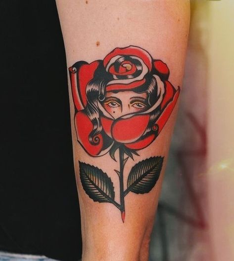 Traditional Tattoo Arm, Traditional Tattoo Woman, Traditional Tattoo Inspiration, Stunning Tattoos, Traditional Tattoo Designs, Flower Wrist Tattoos, Small Flower Tattoos, Doodle Tattoo, Old School Tattoo Designs