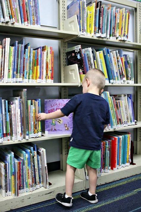 6 Ways We Make the Most of Our Local Library (and You Can Too!) Kids Library, Local Library, Video Ideas, Eco Friendly Living, The Library, Family Activities, Public Library, New Job, Family Life